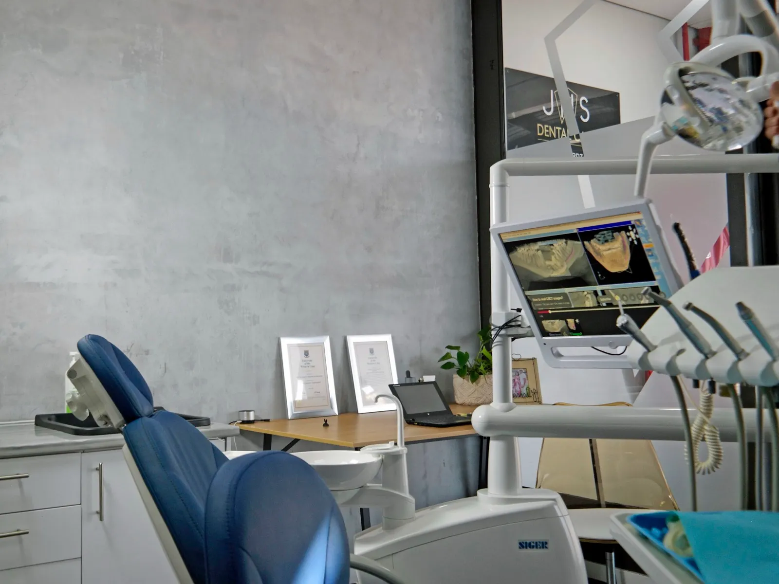 JNS Dental Care shopfront
